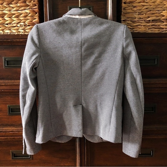 Gap blue and white striped "The Academy Blazer" in size 2 - Picture 2 of 7